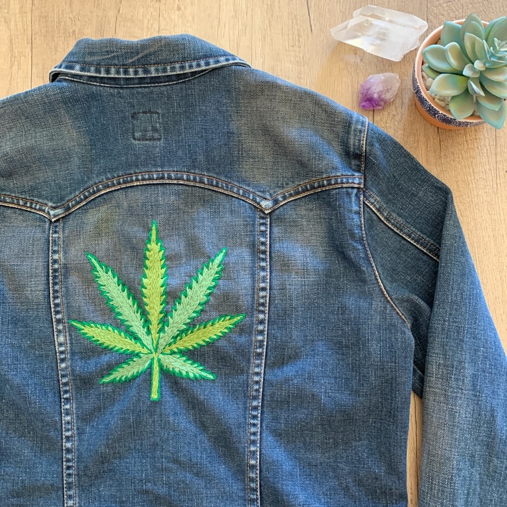 Hand Embroidered 🍁 Jacket - Picture 8 of 8